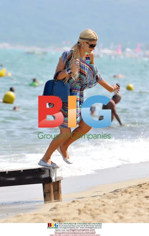 Paris and Nicky Hilton on speedboat to beach