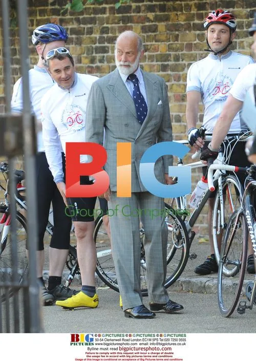 Nigel Mansell and family kick off charity cycle trek