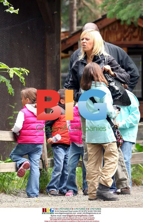 Kate Gosselin and kids at Alaska Zoo