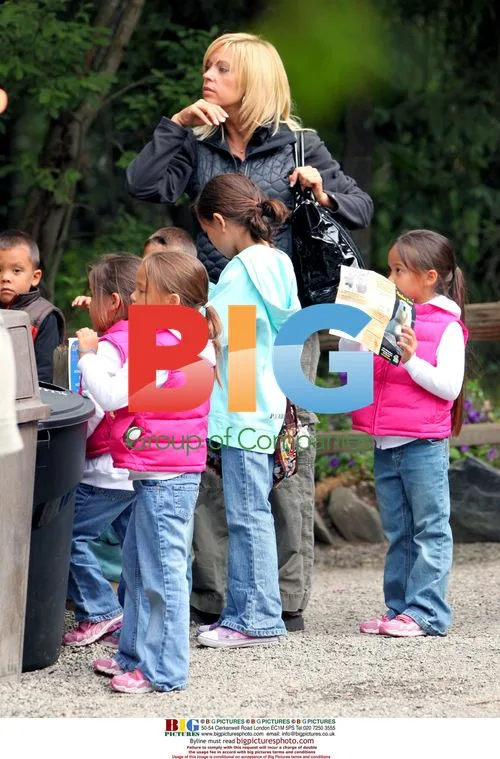 Kate Gosselin and Kids Visit Alaska Zoo
