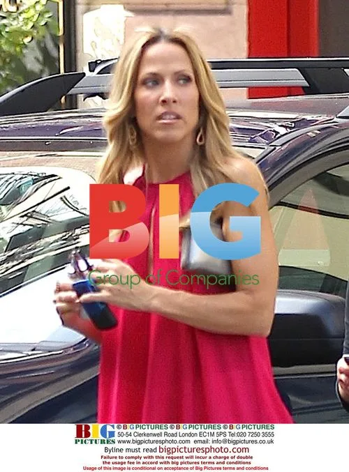 Sheryl Crow Strolling Through Soho, NYC
