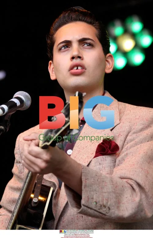 Kitty, Daisy and Lewis at Sundae on the Common