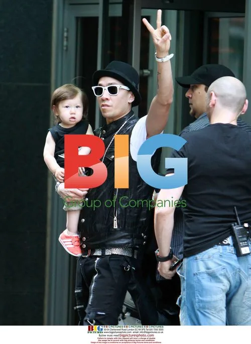 Black Eyed Peas Leaving Hotel for Toronto Concert