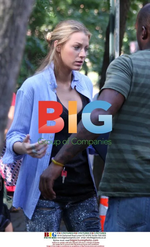 Blake Lively on Gossip Girl Set