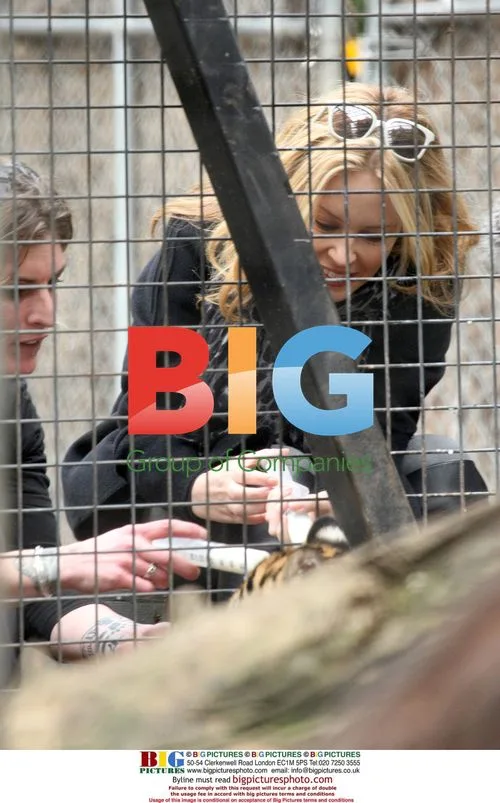 Kylie Minogue Visits Melbourne Zoo