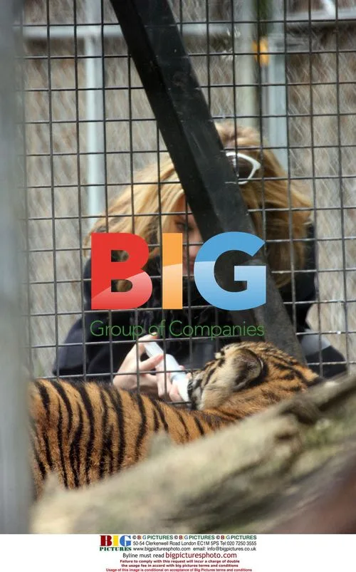 Kylie Minogue and Andres Velencoso at Melbourne Zoo