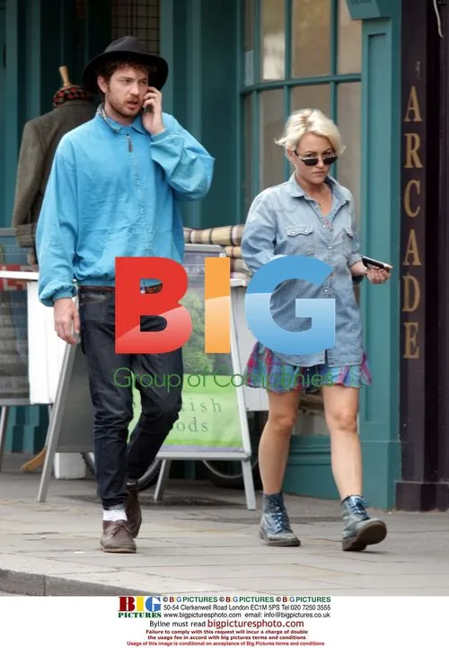 Jaime Winstone strolls with boyfriend in Notting Hill