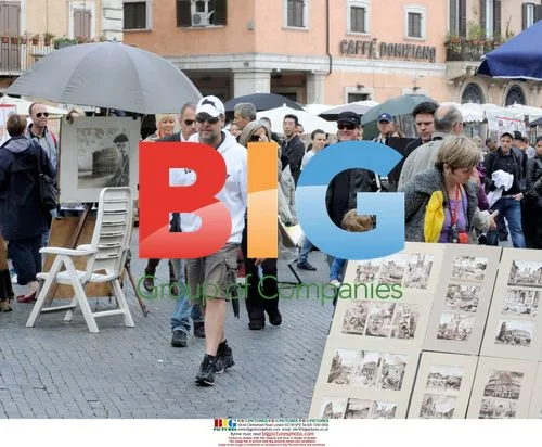 Russell Crowe and Family Sightsee in Rome