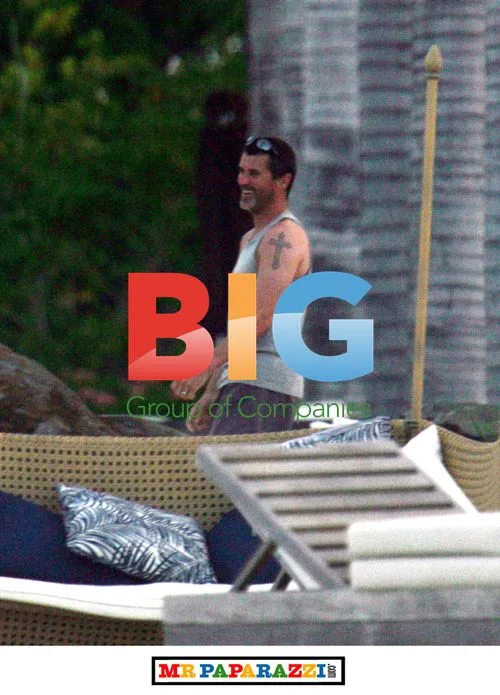 Roy Keane plays with family on Mauritius beach