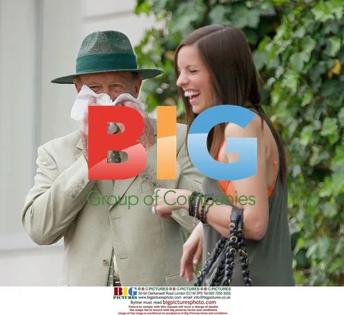 Geoffrey Boycott Stranded, Gets Lift from Mystery Woman