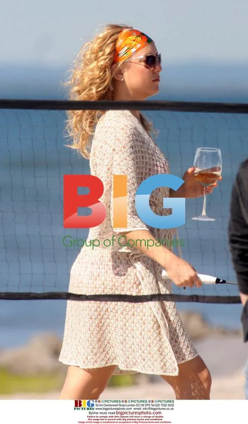 Kate Hudson films beach scene for "Something Borrowed"