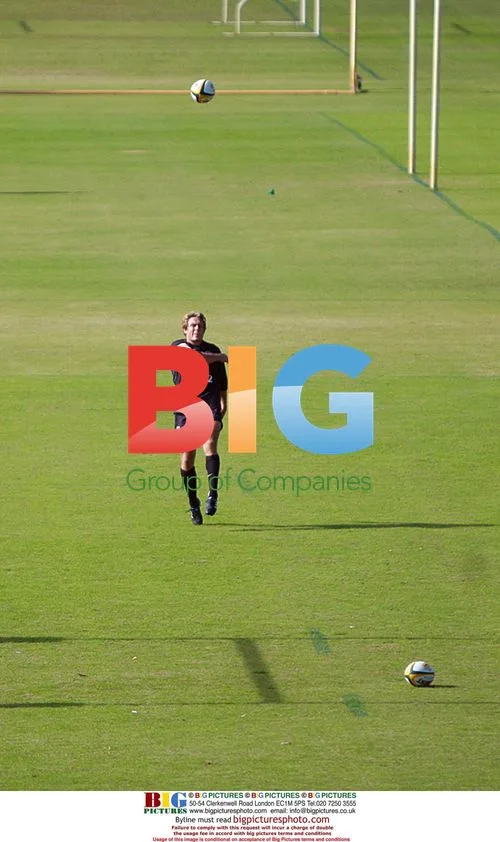 Jonny Wilkinson trains with England rugby team