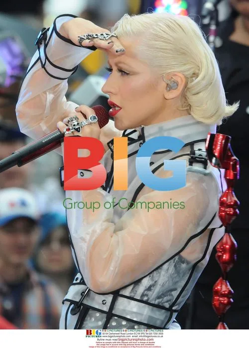 Christina Aguilera Performs on The Early Show