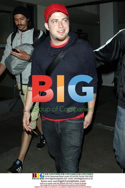 Lee DeWyze Arrives at LAX