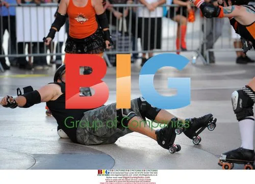 Larry the Cable Guy Learns Roller Derby