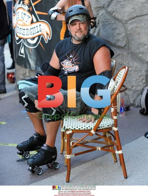Larry the Cable Guy Learns Roller Derby