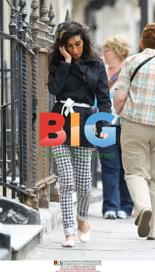 Amy Winehouse Shopping in London