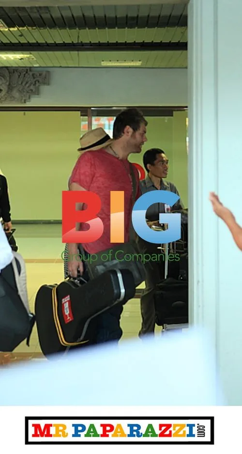 Brian Mcfadden and Delta Goodrem at Bali Airport