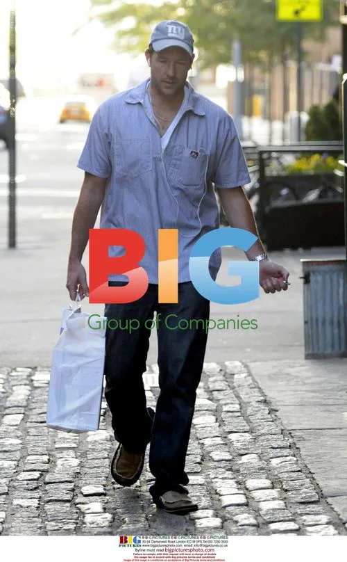 Ed Burns Running Errands in NYC
