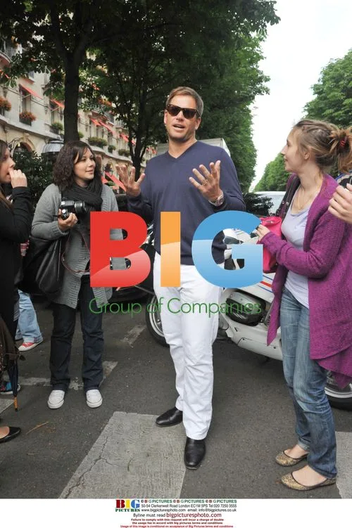 Michael Weatherly Shopping in Paris