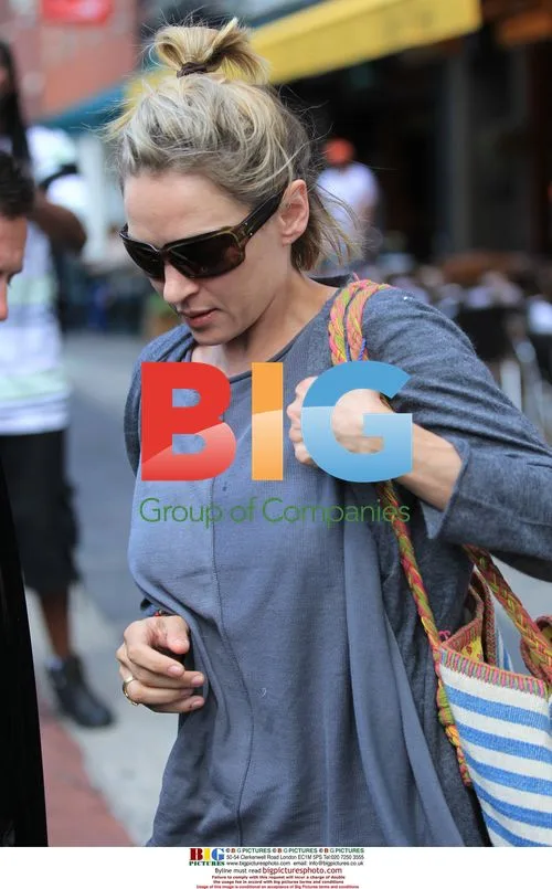 Uma Thurman leaves Da Salvino's