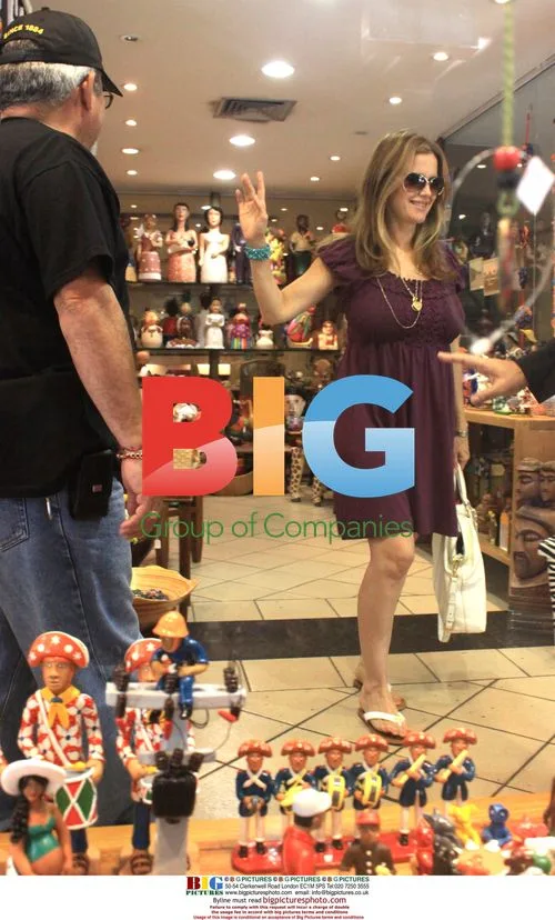 Kelly Preston Pregnant Souvenir Shopping