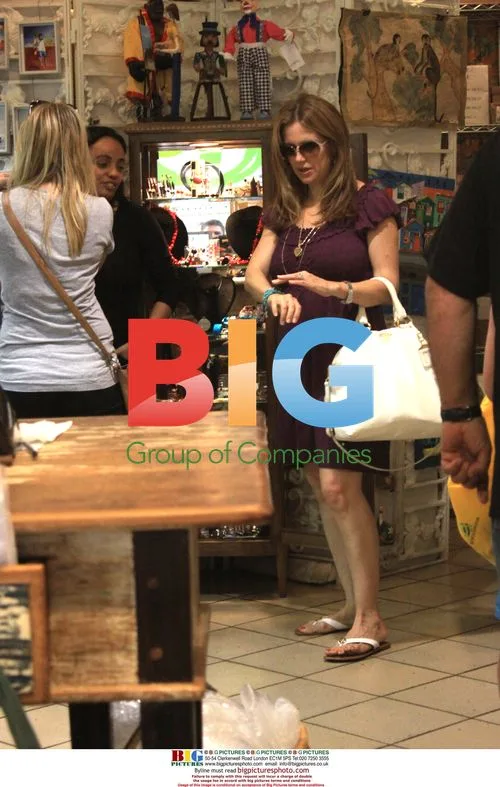 Kelly Preston Shops in Rio