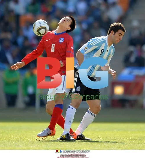 Higuain and Kim Jung Woo at 2010 World Cup