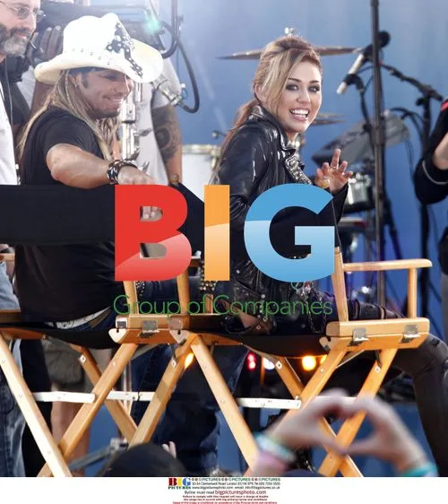 Miley Cyrus and Brett Michaels Perform on GMA