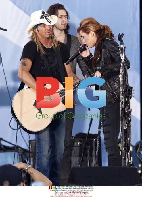 Miley Cyrus and Brett Michaels Perform on GMA