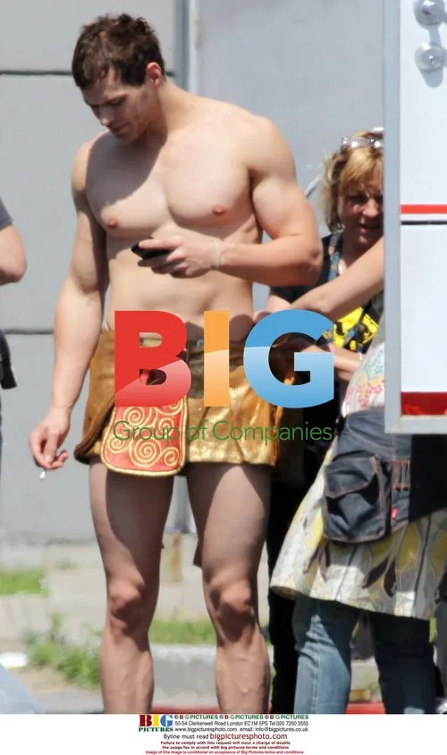 Kellan Lutz sized up for 'Immortals' costume