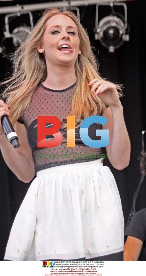 Diana Vickers Performing Onstage