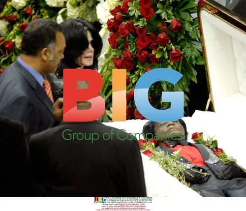 Michael Jackson & Jesse Jackson at James Brown Funeral