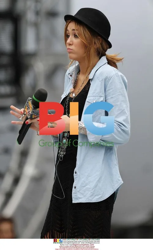 Miley Cyrus Rehearses at MMVA 2010