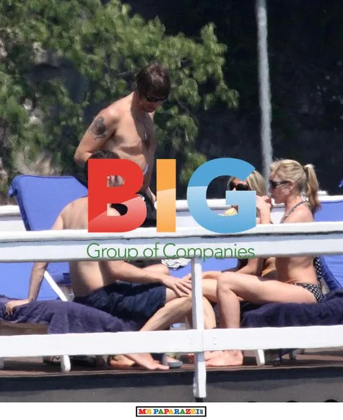 Liam Gallagher, Nicole Appleton and Friends Vacation in Italy