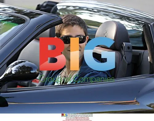 Adrian Grenier on 'Entourage' set