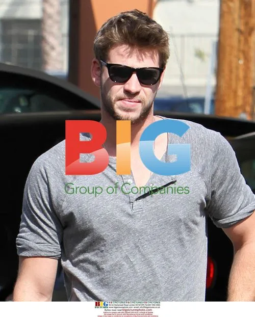 Liam Hemsworth at Starbucks