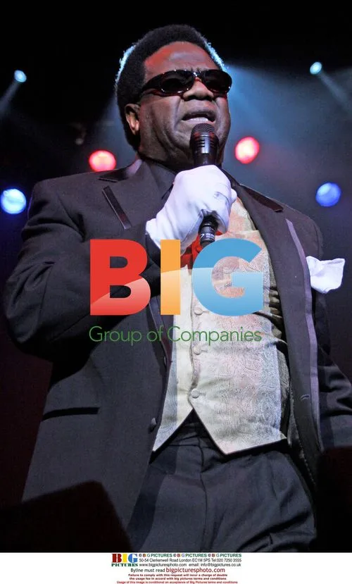 Al Green Performs Live
