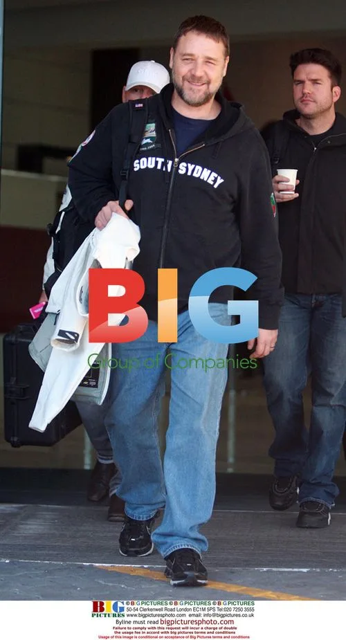 Russell Crowe Arrives at Perth Airport