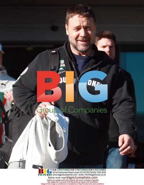 Russell Crowe Arrives at Perth Airport