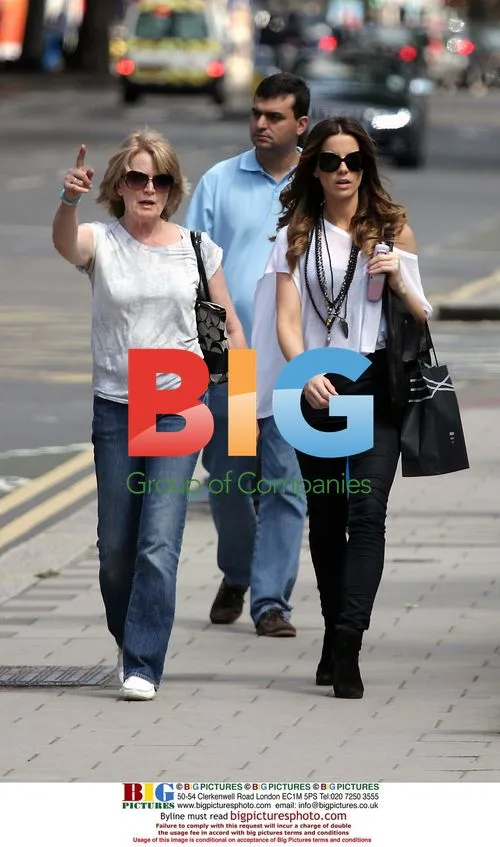 Kate Beckinsale Smoking in London