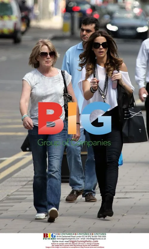 Kate Beckinsale Smoking in London