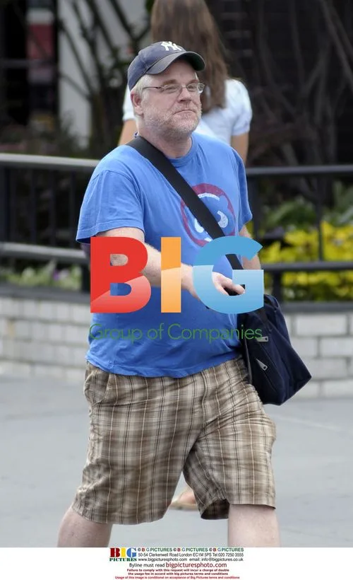 Philip Seymour Hoffman Shopping in West Village