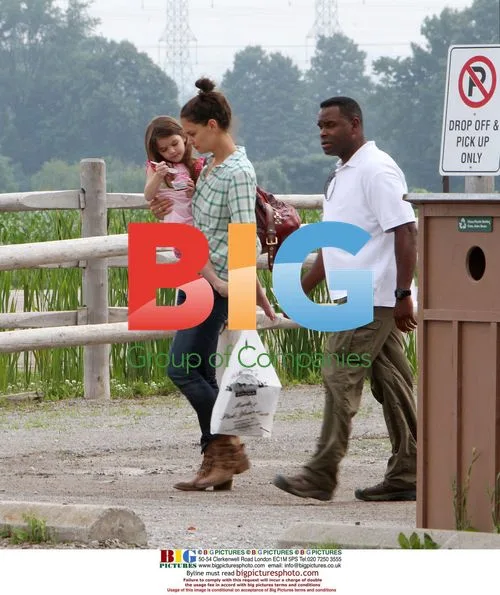 Katie Holmes and Suri Cruise go strawberry picking