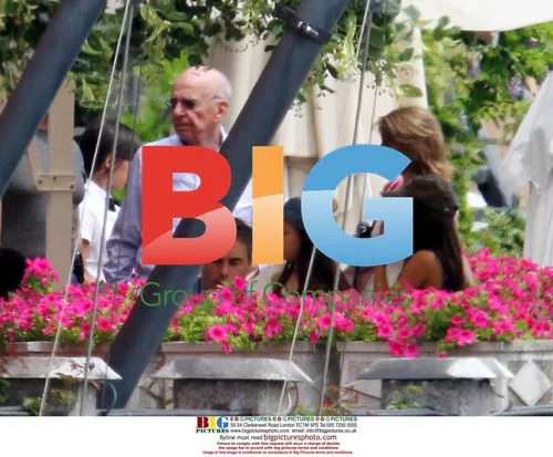 Murdoch\'s 10th Wedding Anniversary Party
