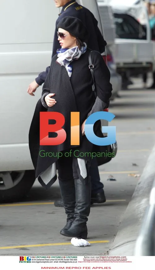 Dannii Minogue Shopping with Boyfriend