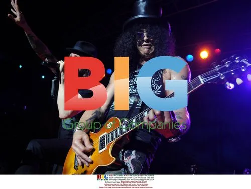 Slash Performs in Dublin