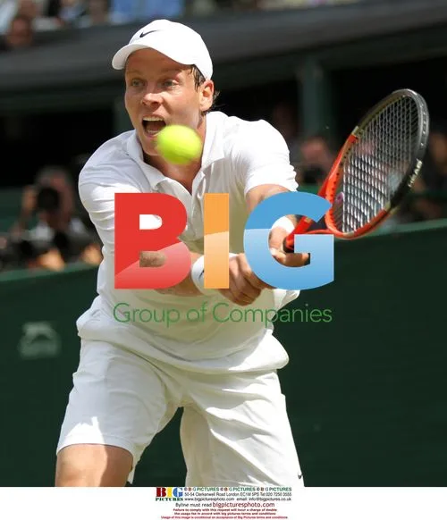 Tomas Berdych defeats Roger Federer at Wimbledon
