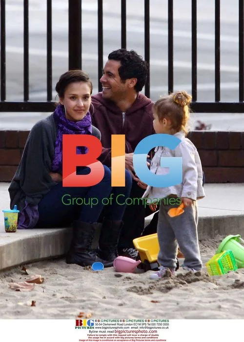 Jessica Alba's Family Outing