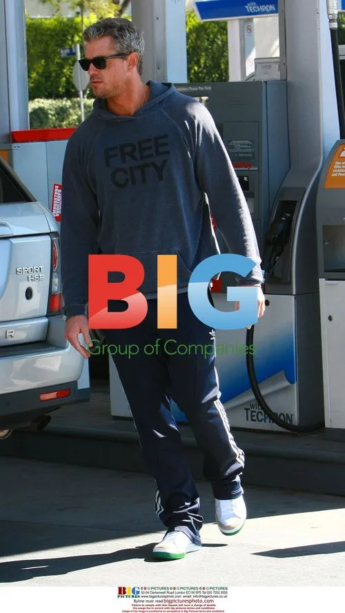 Eric Dane Gets Coffee in LA